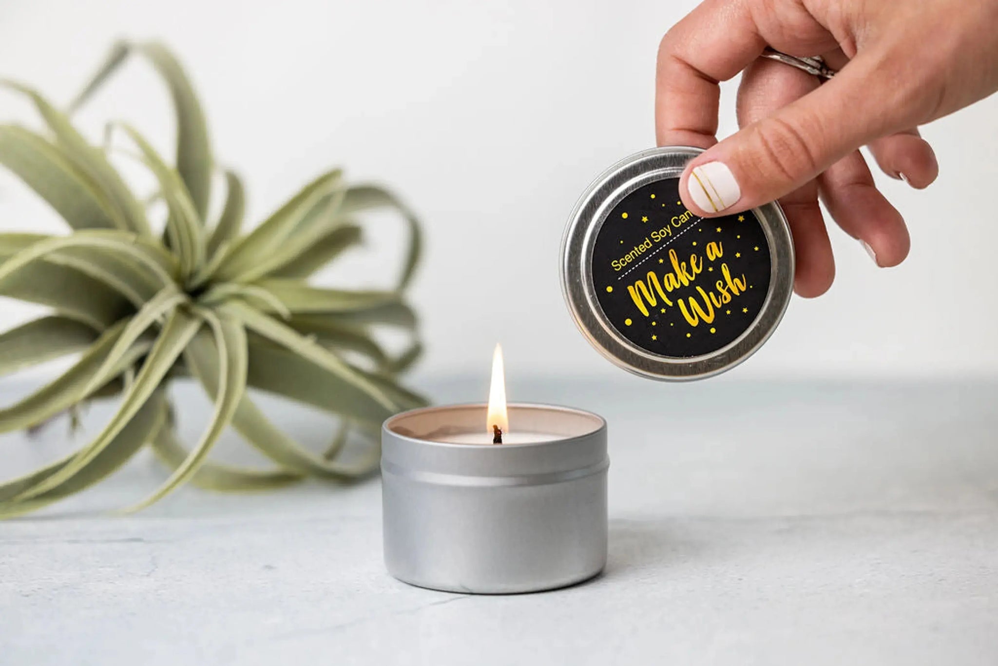 Tin Soy Candle - Scented with Bergamot and Lavender Essential oils Lizush